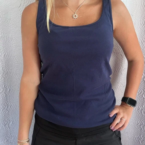 Two Vineyard Vines tank tops - Picture 5 of 7